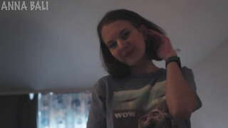 Üvey kardeşim izlerken külotumu çıkarmayı seviyorum