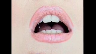 Анжела Тайгер - лесбиянка - в белом