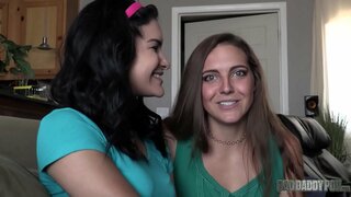 E edén, e Piká a hañ'é ku Su Adoptó e Mama I e Tawela pa Promé Biaha E edén, e Piká a hañ'é ku Su Adoptó e Mama I e Tawela pa Promé Biaha