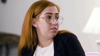 ���ூடான பொன்னிற மற்றும் அவரது புதர் பங்குதாரர் குற்றம் போகிறோம் தங்கள் அடுத்த பெரிய இலக்கு.திடீரென்று,அவரது நன்னடத்தை அதிகாரி வரும், மற்றும் விசாரணை அவரது கூட்டாளி.அவர்கள் சட்டம் போன்ற ஒரு ஜோடி மற்றும் அதை நிரூபிக்க அதிகாரி.அவர்கள் தொடங்க நக்கி முத்தம் மற்றும் ஒவ்வொரு மற்றவர்கள் செக்ஸ்.