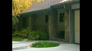 Кыскача стриженная яшь цыпочка стонет, әлегә скачет зур члене үз жопой беренче тапкыр