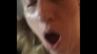 ���ອນ blowjob ແລະການຮ່ວມເພດມີຜິວເນື້ອສີຂາສຸສີ້