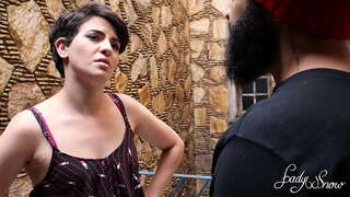 Comunistinha dia hifidy ny Boulos ary nivadika ho tandroka Comunistinha dia hifidy ny Boulos ary nivadika ho tandroka