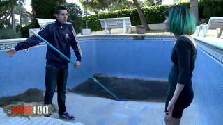 Emo έφηβος με πράσινα μαλλιά βαθιά σκατά και cum στο πρόσωπό