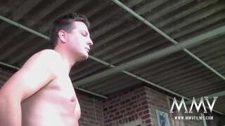 ���ນຶ່ງ swinger ໃນ pigtails ສໍາລັດການນວດຂອງນາງໃຫຍ່ knockers,ການດູດ,ສອງ pricks ແລະໄດ້ຮັບ facialized ໃນຈາ